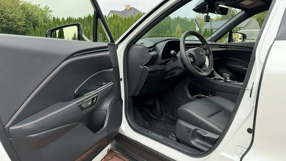 LEXUS LBX -