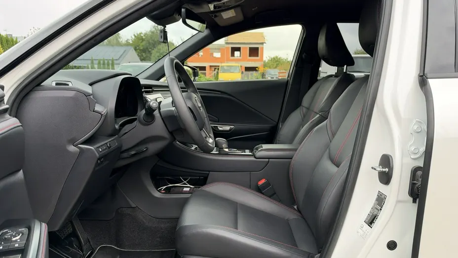 LEXUS LBX -