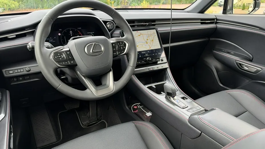 LEXUS LBX -