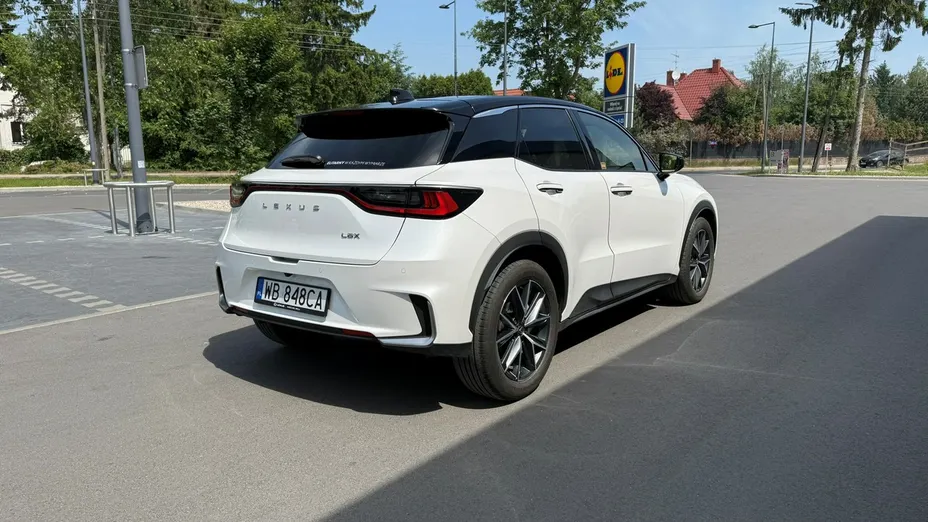 LEXUS LBX -
