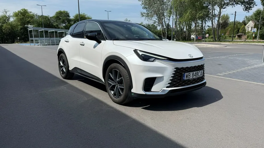 LEXUS LBX -