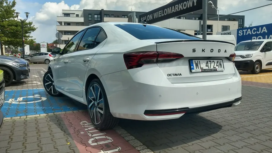 SKODA Octavia -
