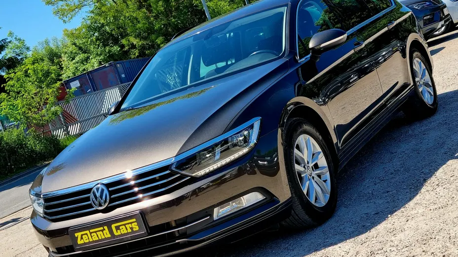VOLKSWAGEN Passat -