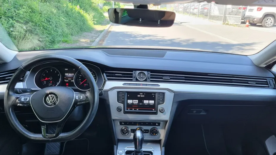 VOLKSWAGEN Passat -
