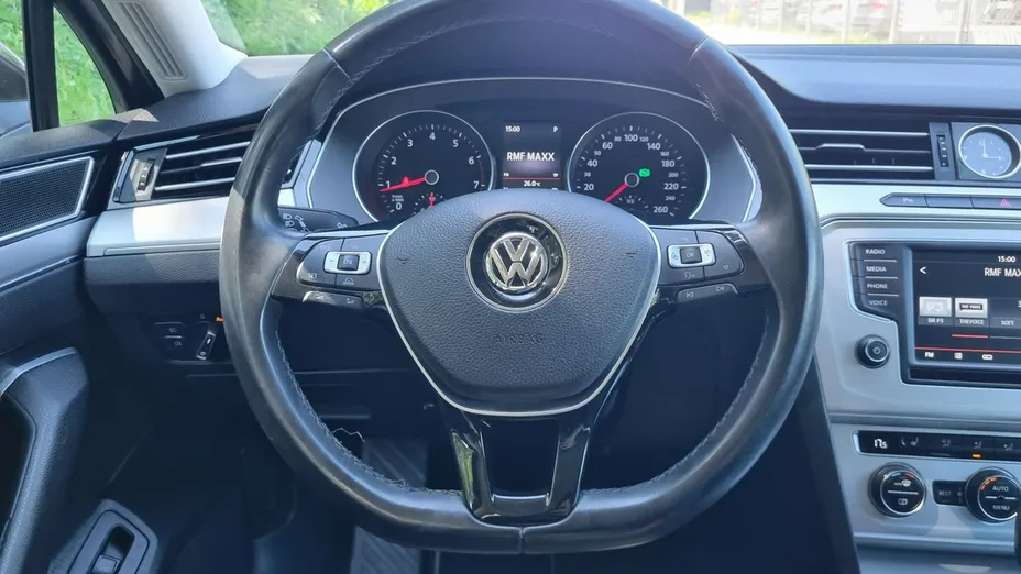 VOLKSWAGEN Passat -
