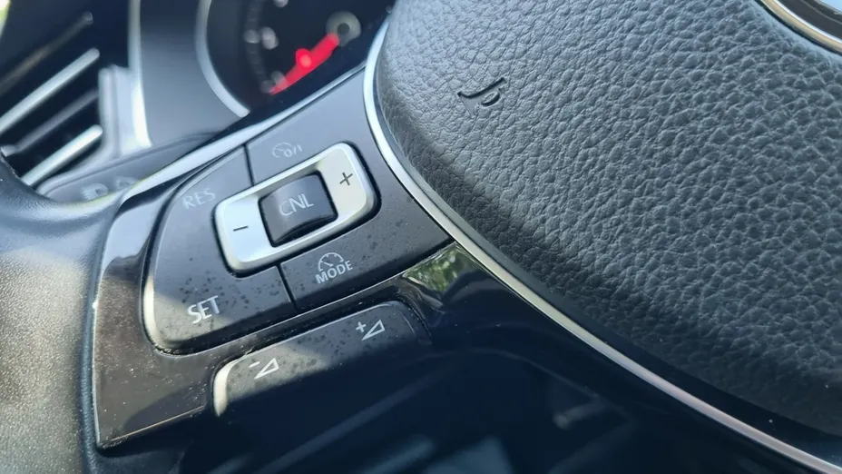 VOLKSWAGEN Passat -