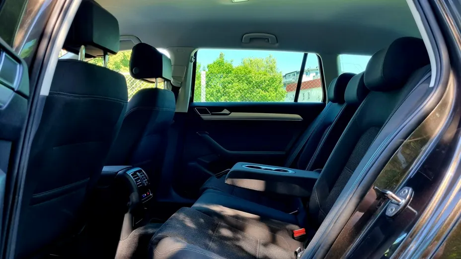 VOLKSWAGEN Passat -