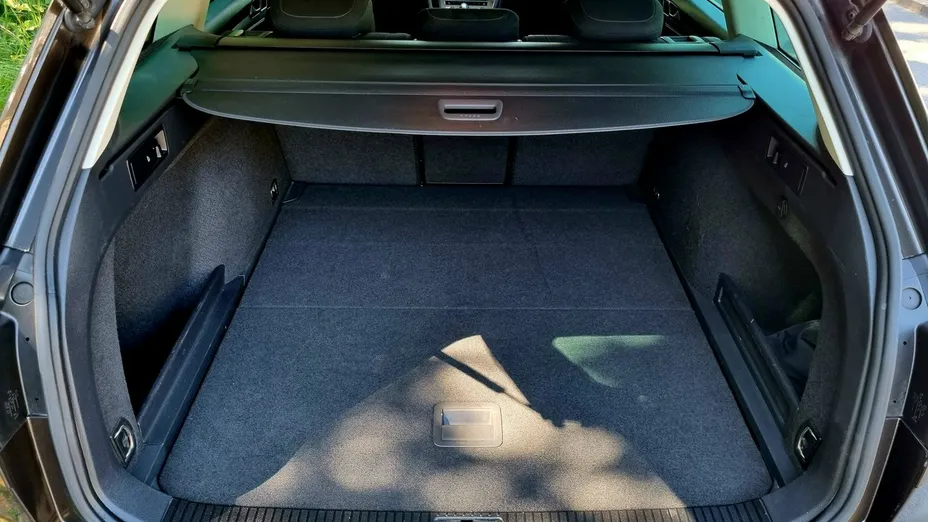 VOLKSWAGEN Passat -