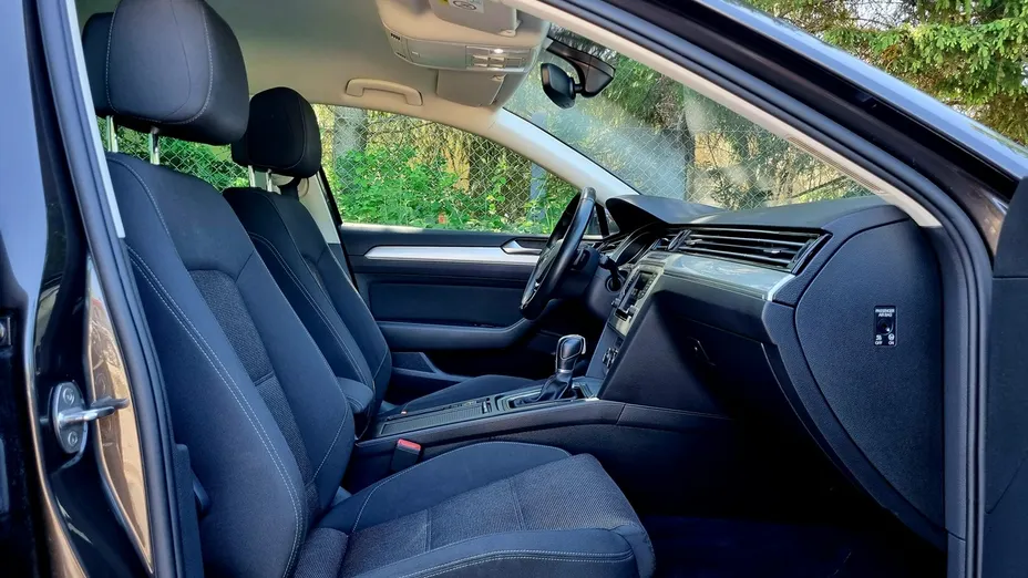 VOLKSWAGEN Passat -