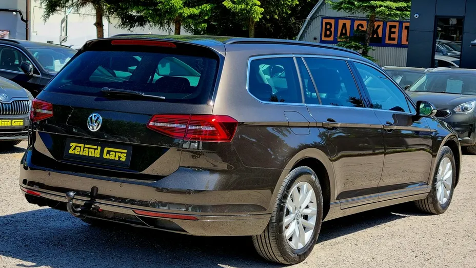 VOLKSWAGEN Passat -