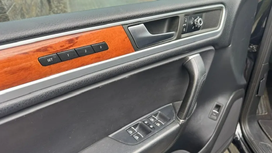 VOLKSWAGEN Touareg -