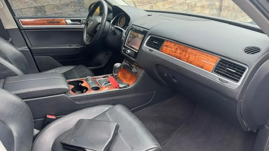 VOLKSWAGEN Touareg -