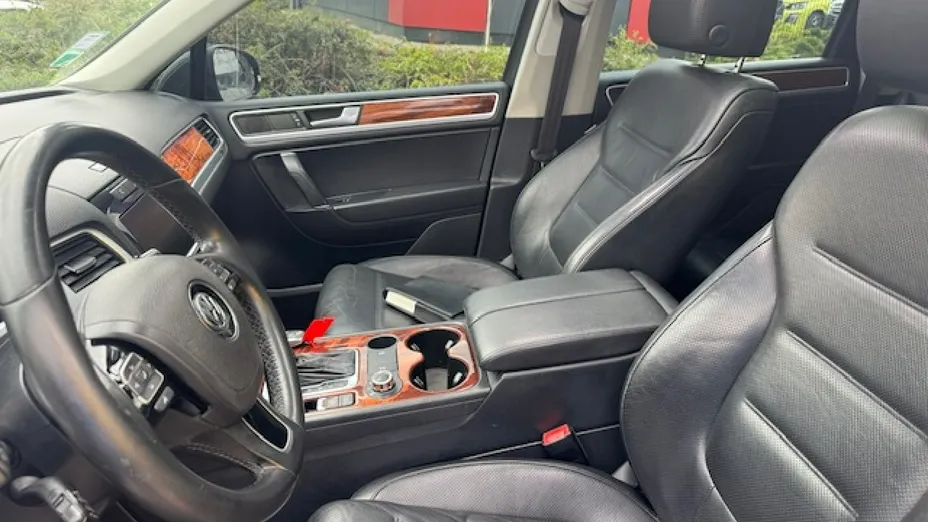 VOLKSWAGEN Touareg -