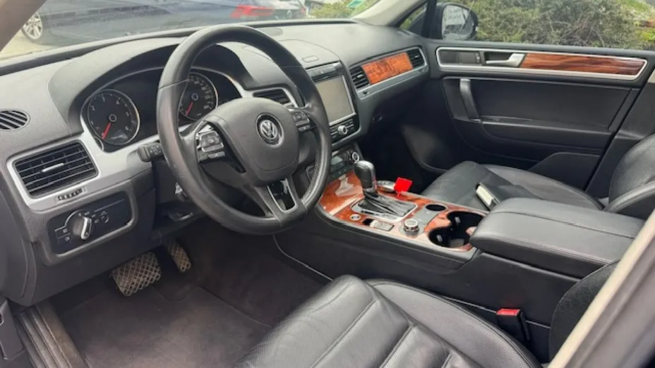 VOLKSWAGEN Touareg -