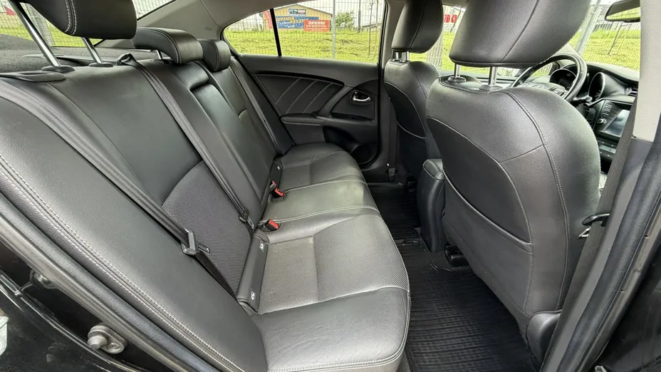 TOYOTA Avensis -