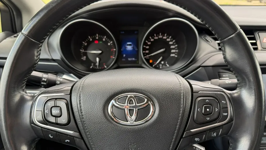 TOYOTA Avensis -