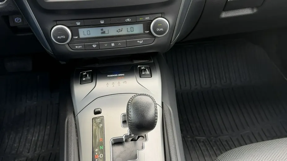 TOYOTA Avensis -