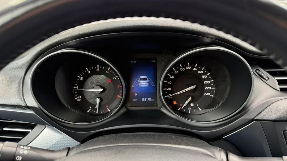 TOYOTA Avensis -