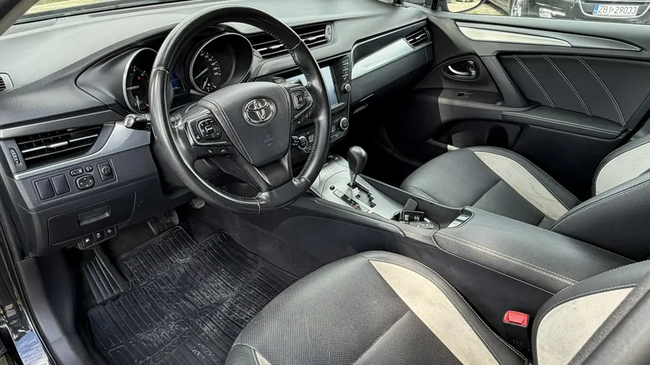 TOYOTA Avensis -