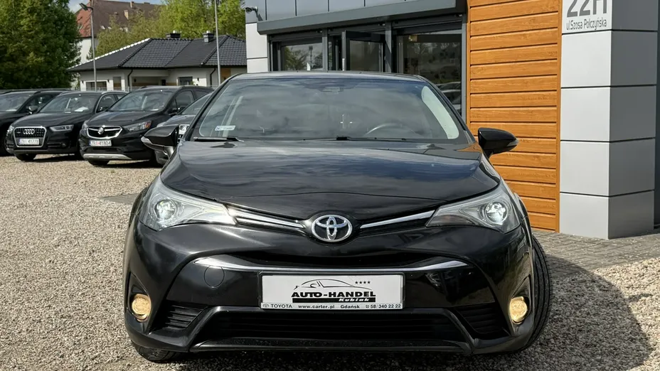 TOYOTA Avensis -
