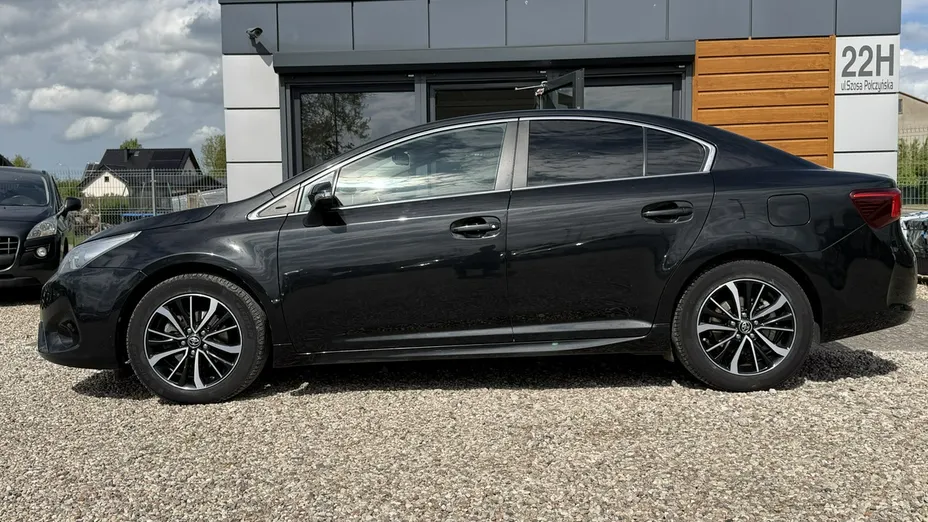 TOYOTA Avensis -