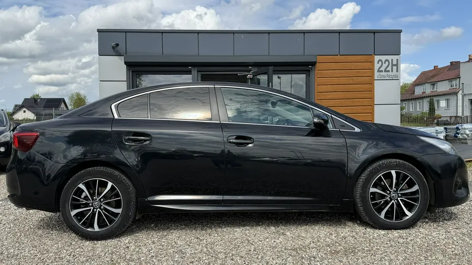 TOYOTA Avensis -