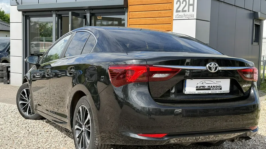 TOYOTA Avensis -