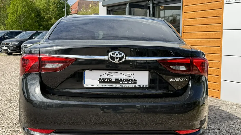 TOYOTA Avensis -