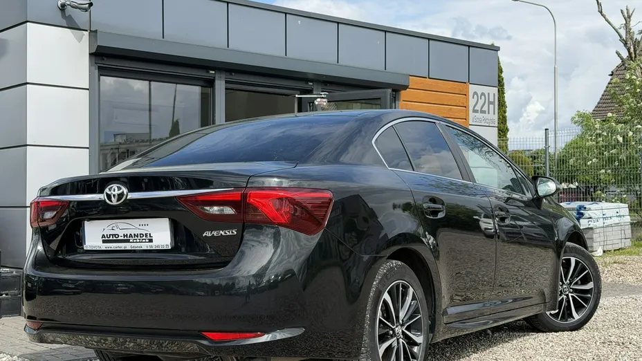 TOYOTA Avensis -