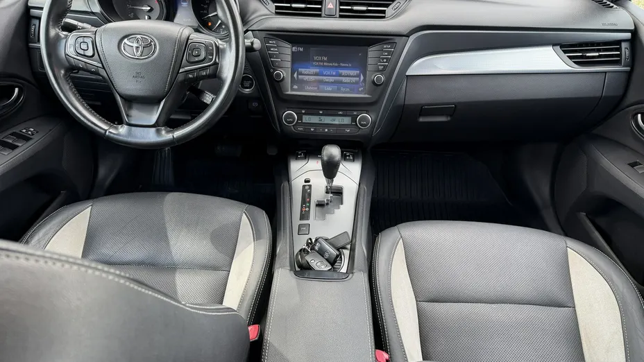 TOYOTA Avensis -