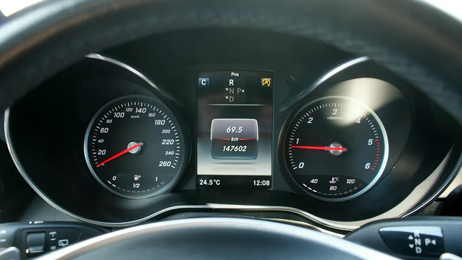 MERCEDES-BENZ GLC -