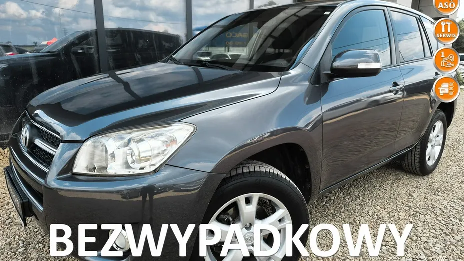TOYOTA RAV4 -