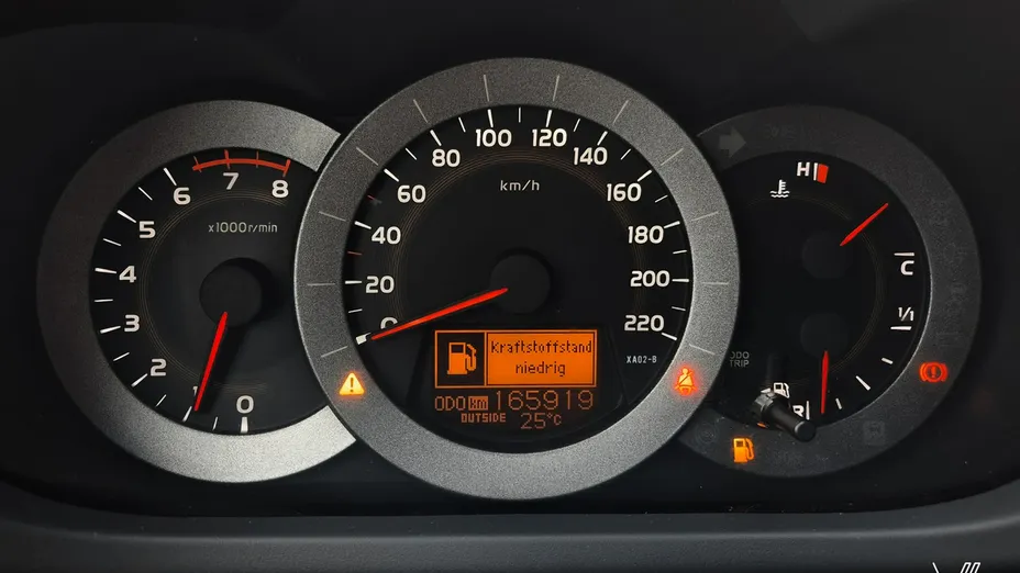 TOYOTA RAV4 -