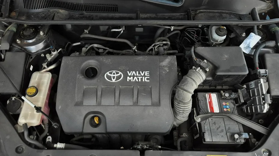 TOYOTA RAV4 -