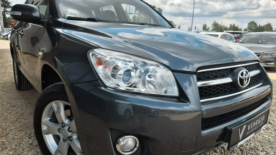 TOYOTA RAV4 -