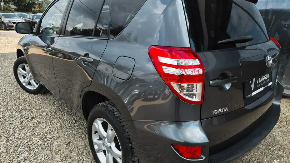 TOYOTA RAV4 -