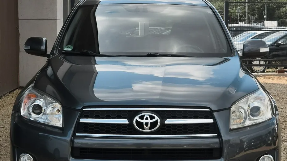 TOYOTA RAV4 -