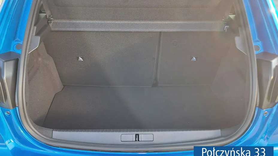 PEUGEOT 208 -