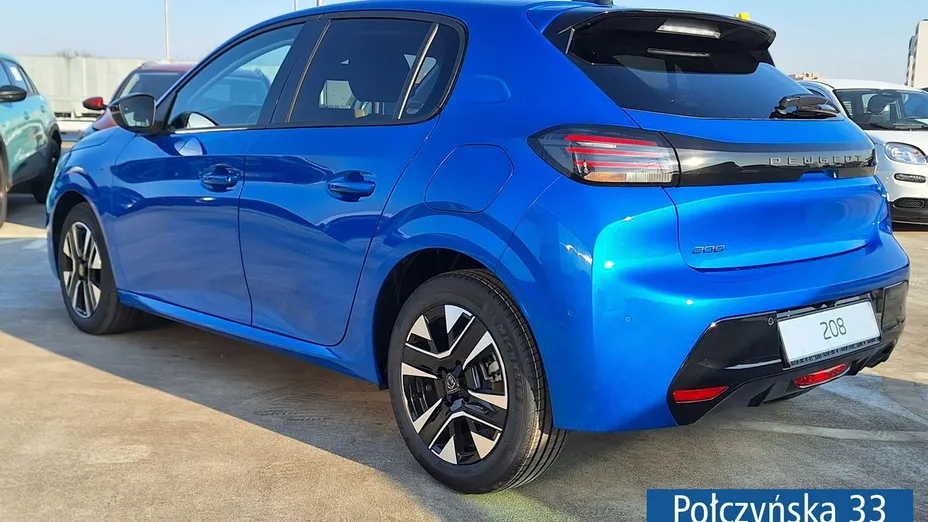 PEUGEOT 208 -