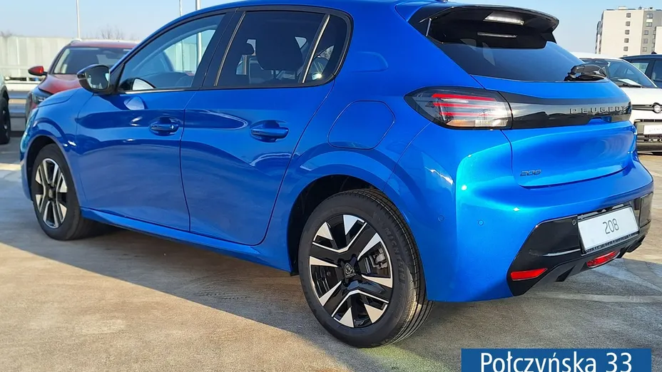 PEUGEOT 208 -
