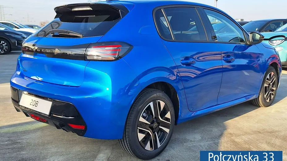 PEUGEOT 208 -