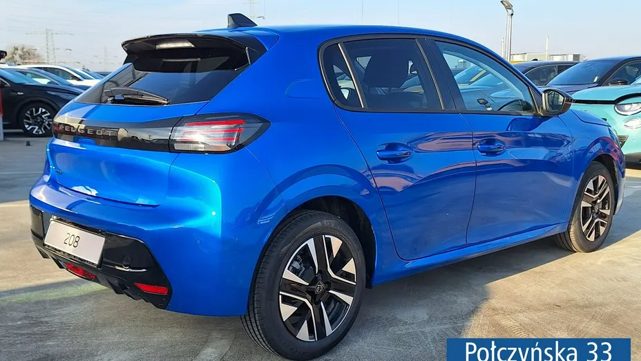 PEUGEOT 208 -