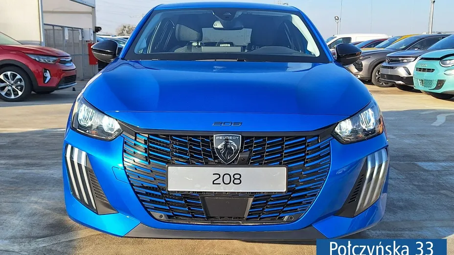 PEUGEOT 208 -