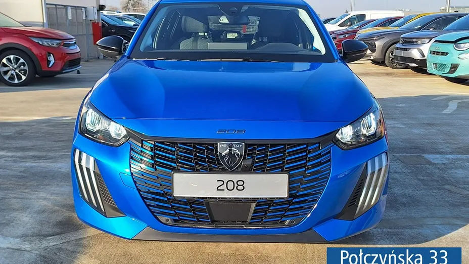 PEUGEOT 208 -