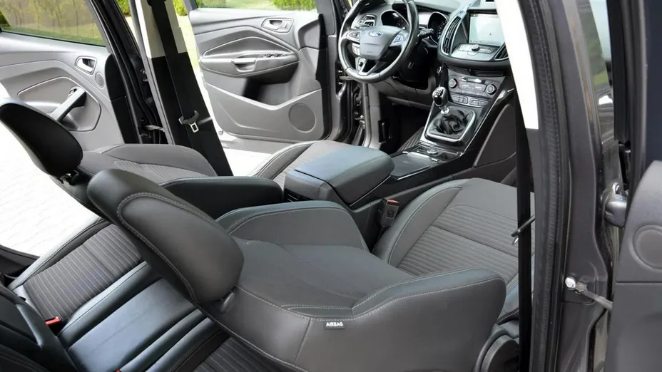 FORD Kuga -