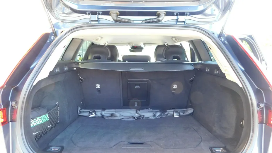 VOLVO V60 -