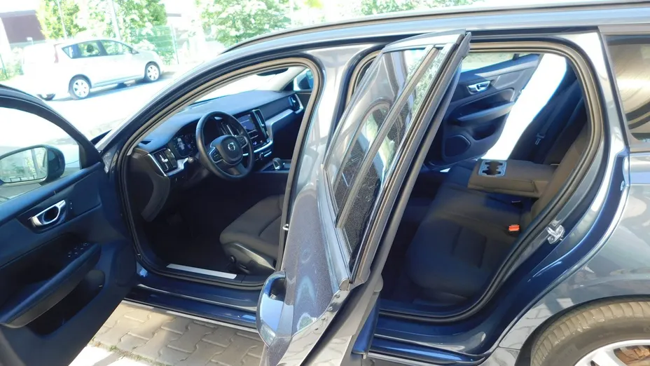VOLVO V60 -