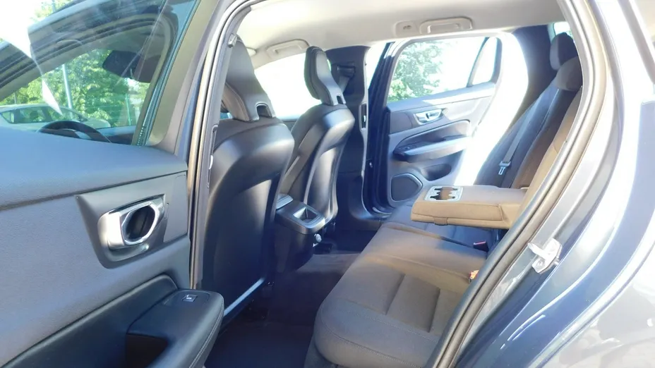 VOLVO V60 -