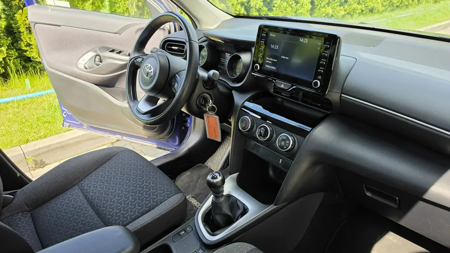 TOYOTA Yaris Cross -