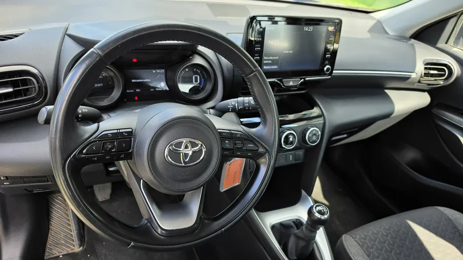 TOYOTA Yaris Cross -